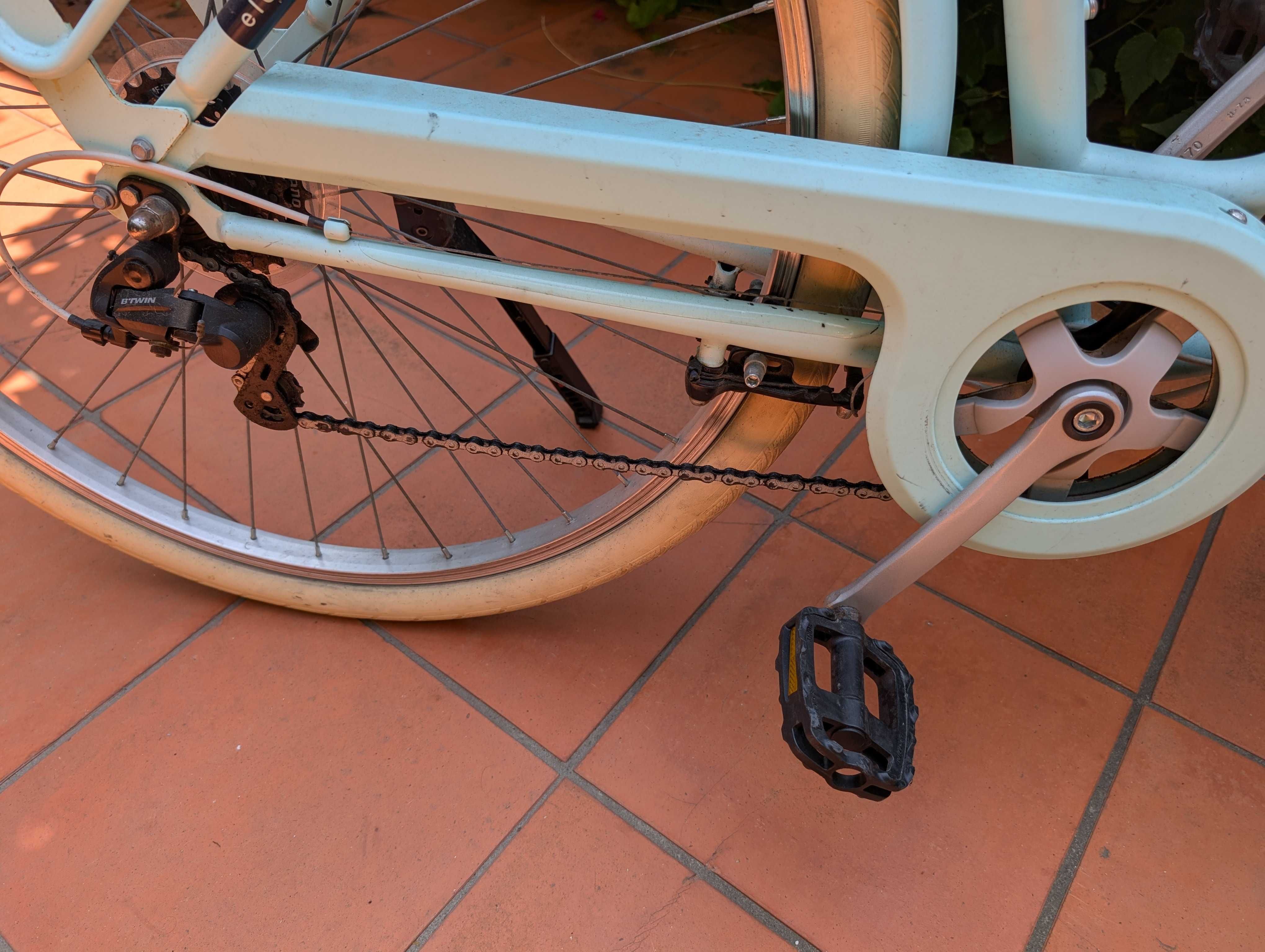 Bicicleta Decathlon de cidade, modelo clássico.