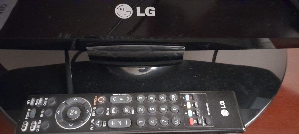 TV LCD marca LG com ecra de 81cm