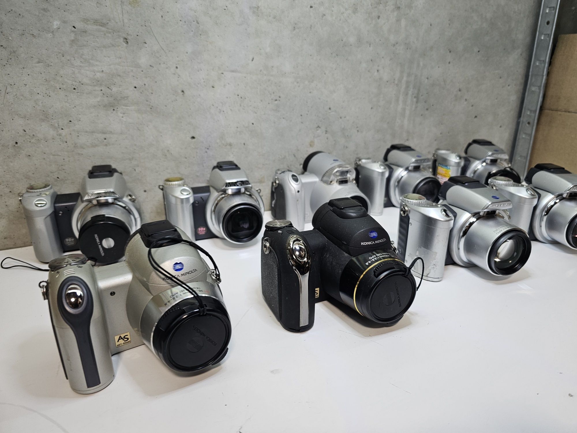 Лот із 9 фотоапаратів Konika Minolta Dimage Z1 Z2 Z5 Z6 Z10