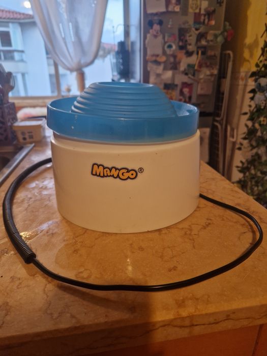 Fonte automática para gatos,praticamente nova