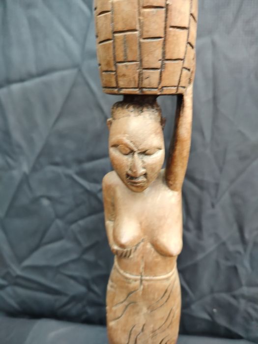 Drewniana afrykańska rzeźba