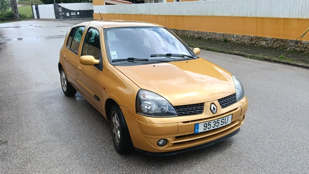 Renault Clio II diesel 5 lugares com ar condicionado