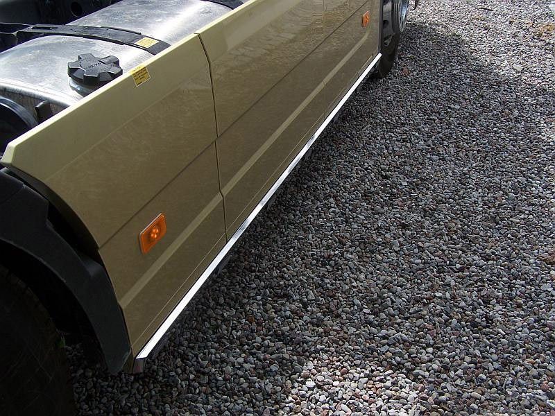 Listwy boczne, miedzyosiowe  Volvo FH / FM