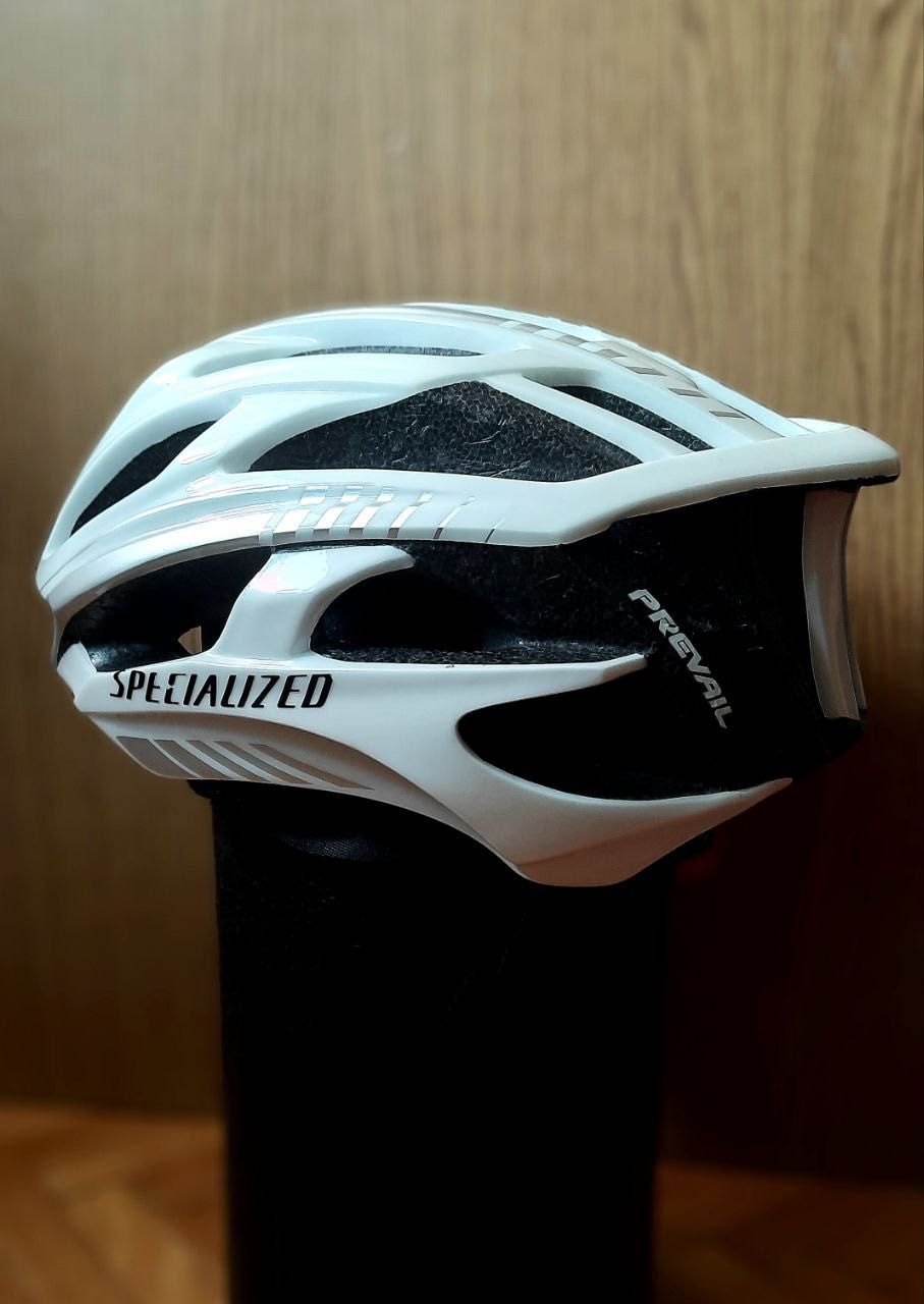 Вело шолом Specialized