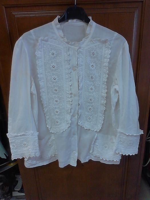 Blusa com renda antiga + de 100 anos