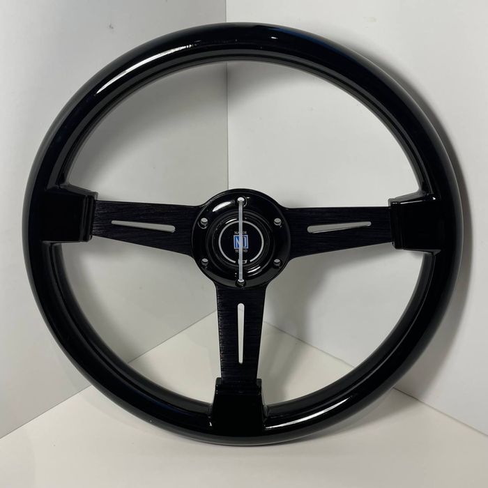 Продам новый руль  Nardi 14 дюймов 350 мм черный глянец и из красного