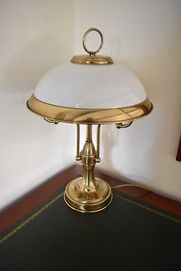 Mosiężna lampka na biurko