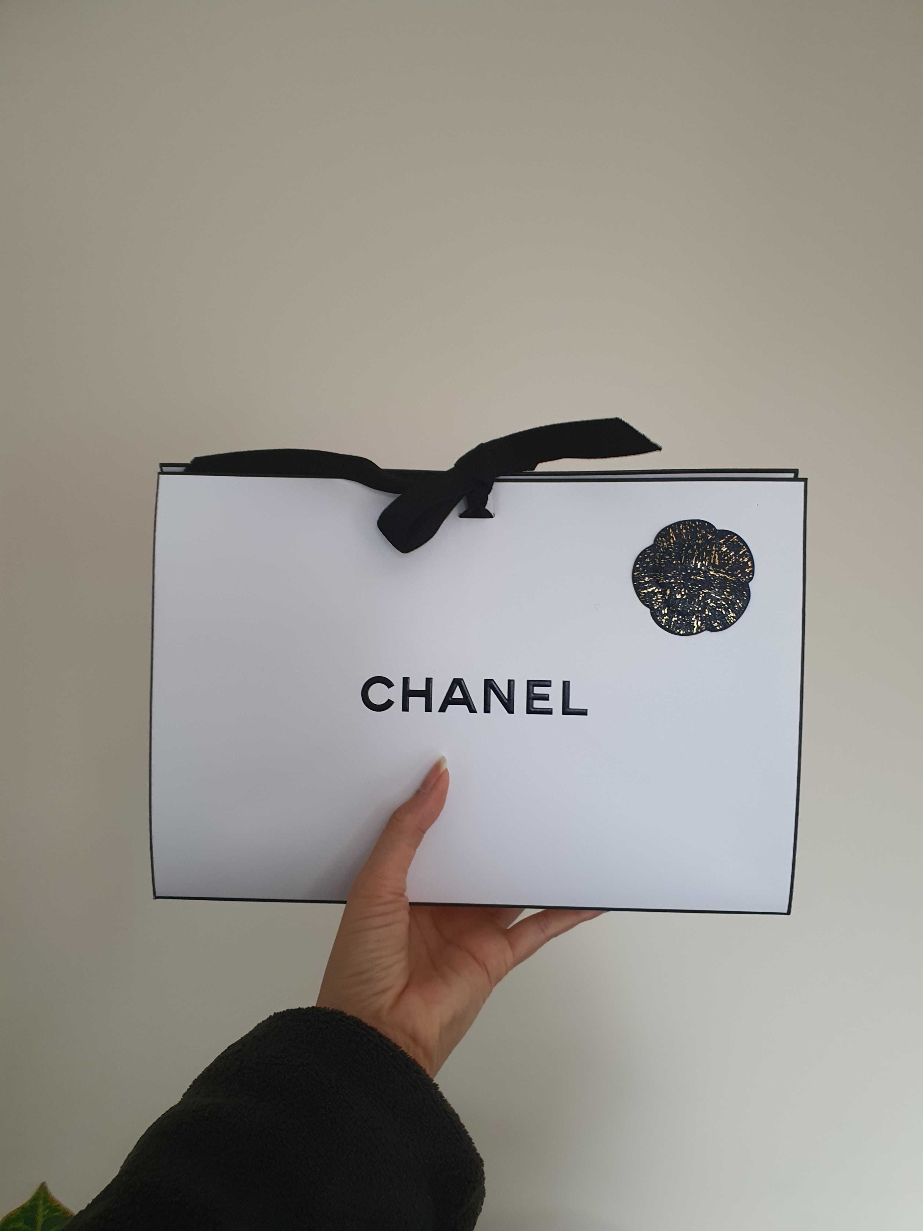 CHANEL – Pudelko Klasyczne – Bialo Czarne