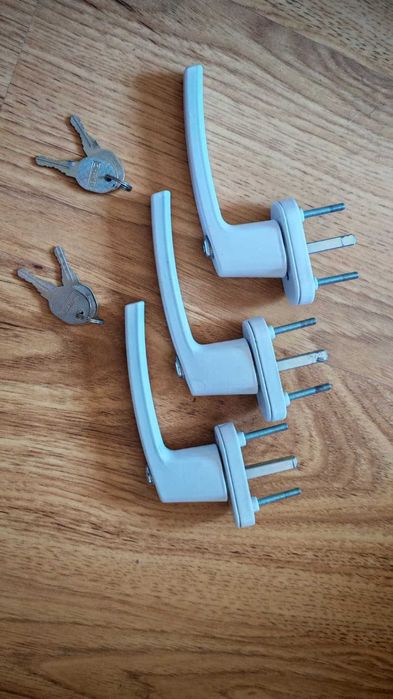 Klamki okienne z kluczykiem