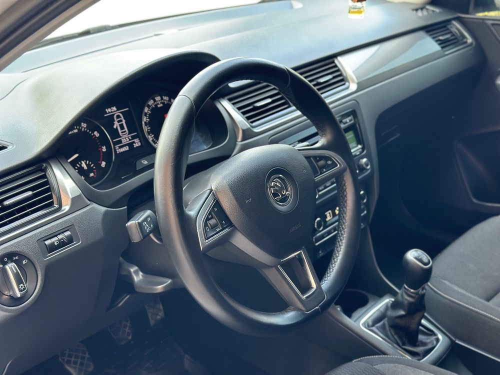 Продам SKODA RAPID 1.2TSI 2015 рік