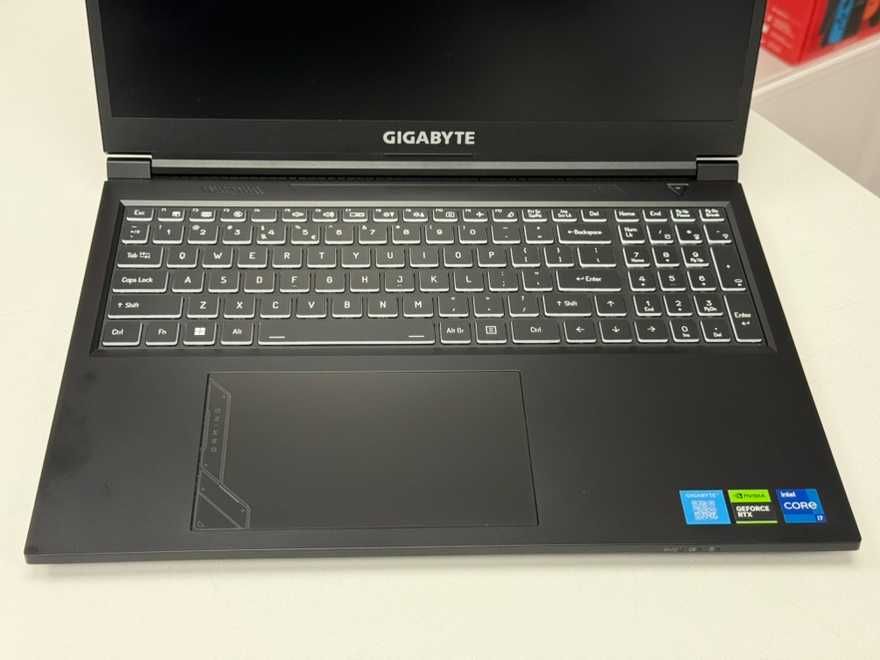 Gigabyte G6KF 165Hz / 512 i 1TB SSD/32GB/i7/RTX 4060/WIN.11