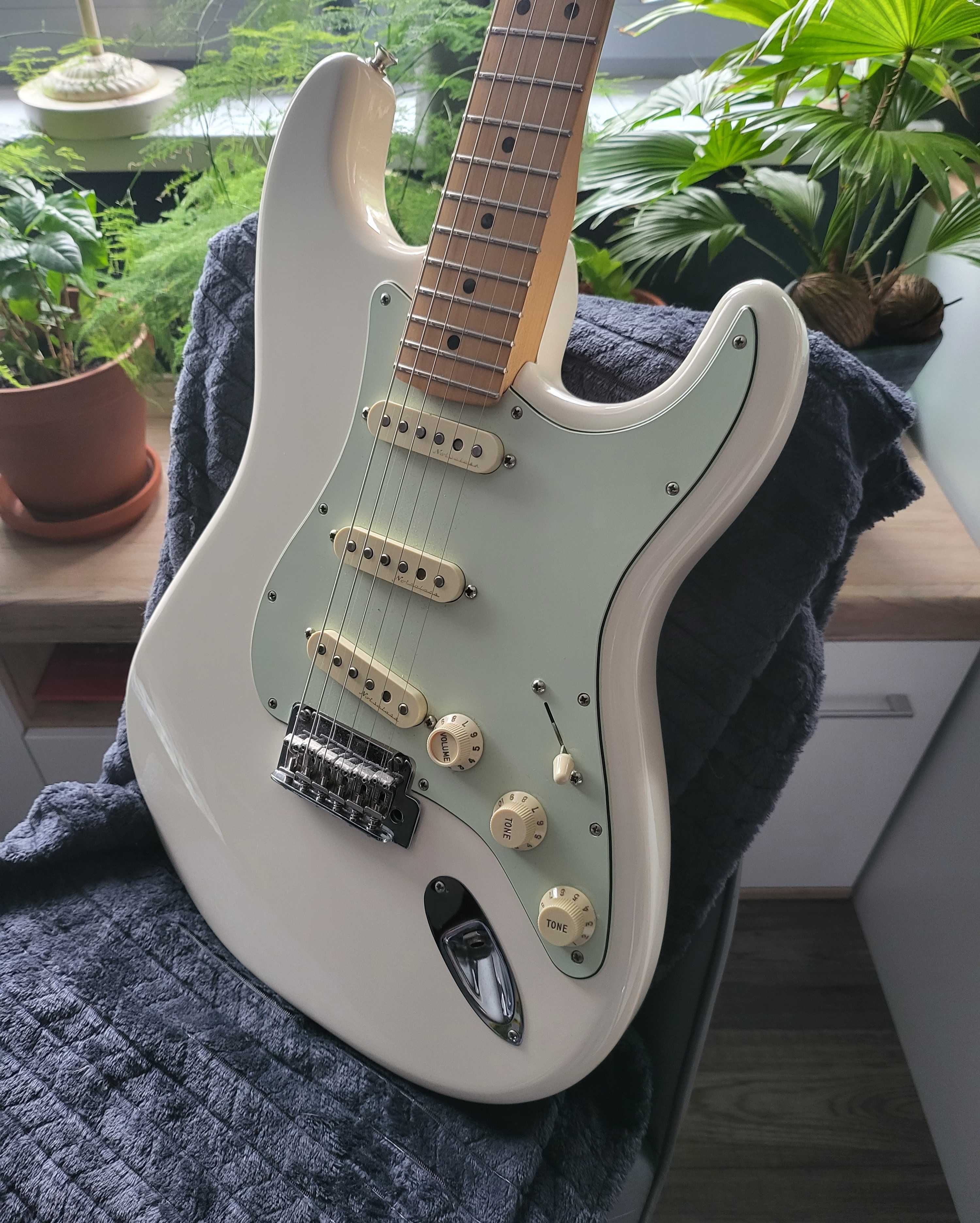 FENDER DELUXE Roadhouse Stratocaster