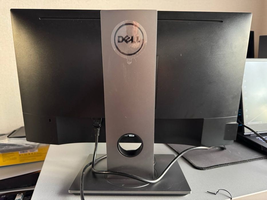 Монітор Dell P2417H.