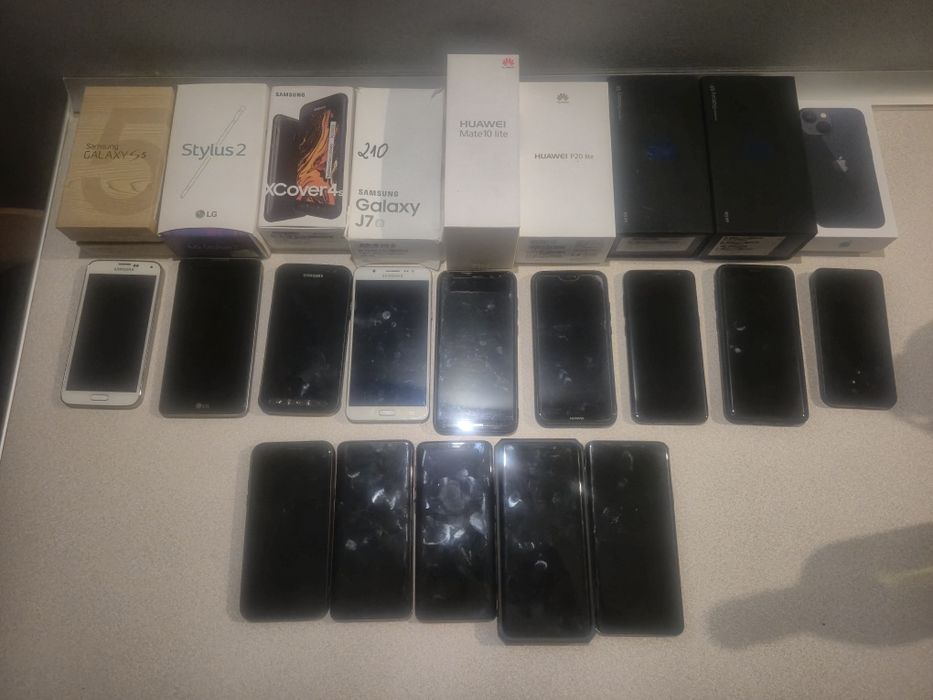 Sprzedam smartfony widoczne na zdjęciach
