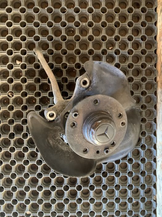 Manga de eixo esquerdo Mercedes 190D