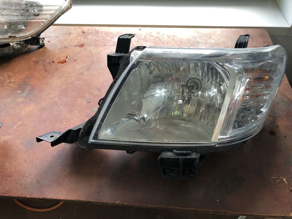 Lampa Toyota Hilux prawa 2012 oryginał