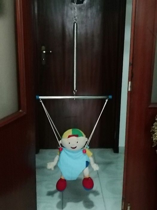baloiço para bebé para prender em ombreira porta