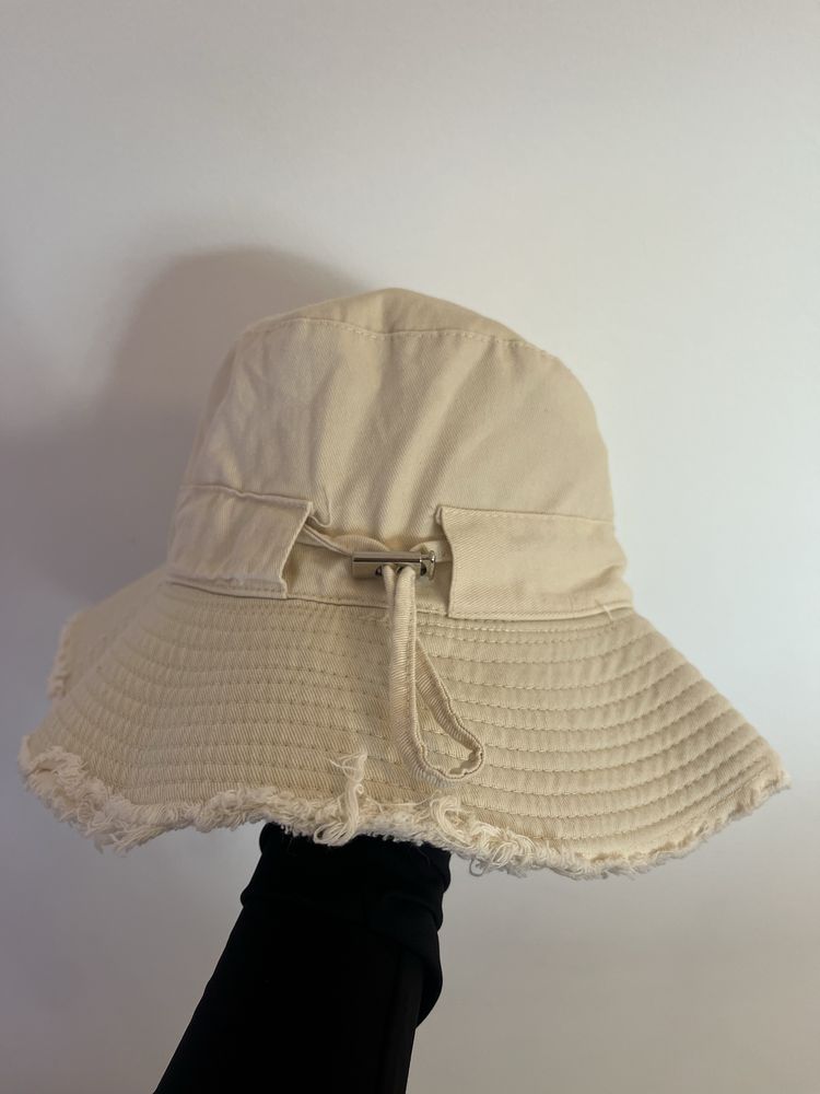 Chapeu da jacquemus bege