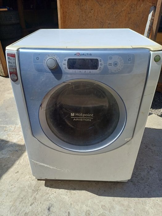Пральна машинка Арістон AQM8D