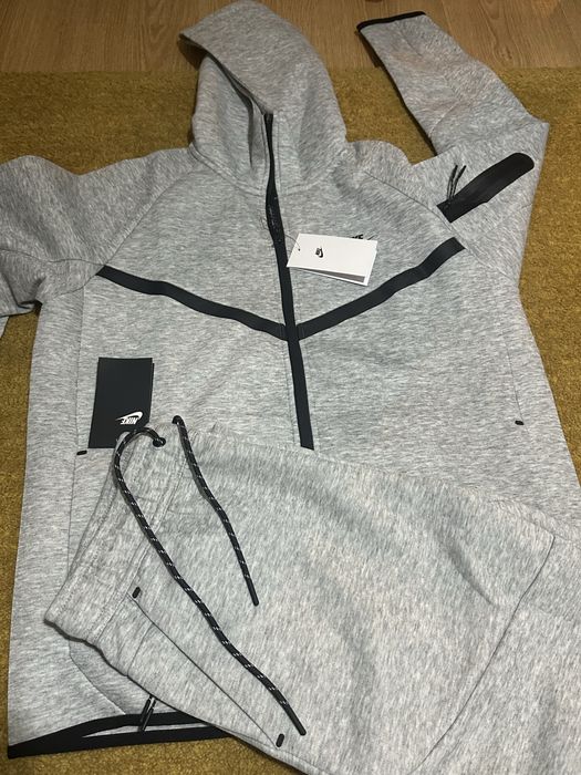 Nike tech cinzento