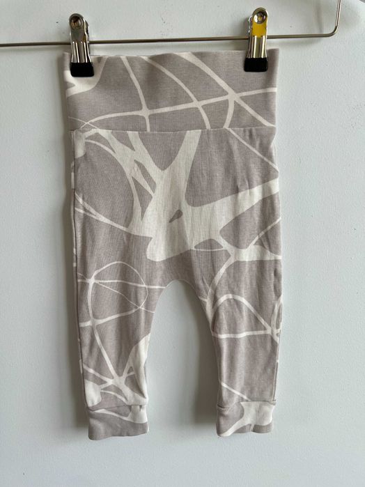 COS spodnie spodenki niemowlęce bawełna beżowe wzory unisex 74