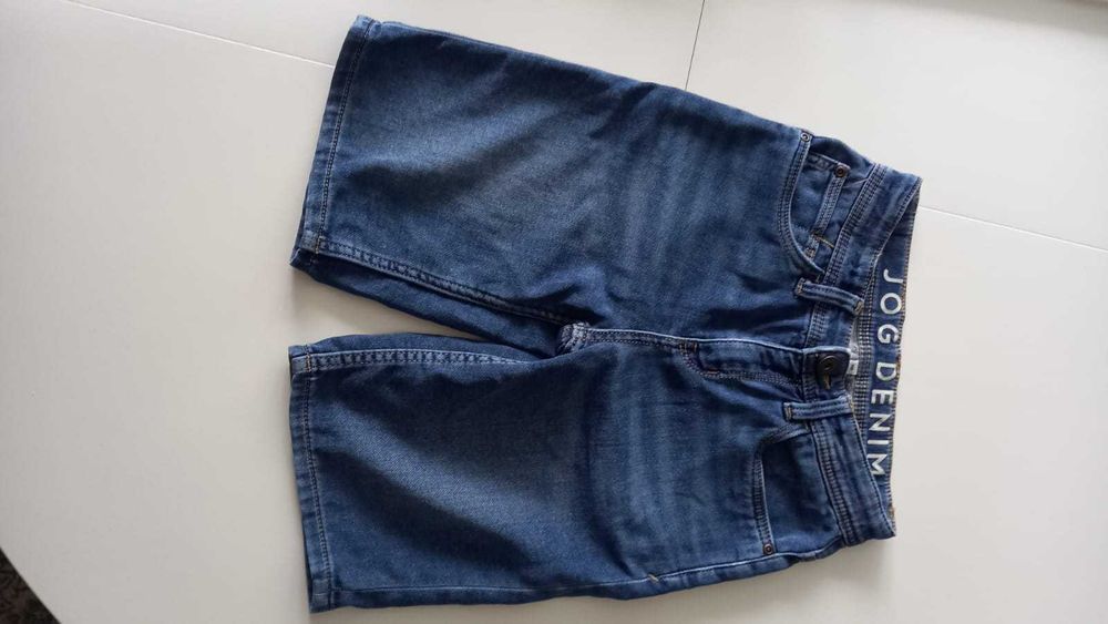 Spodenki jeansowe chłopięce marki C&A r. 140