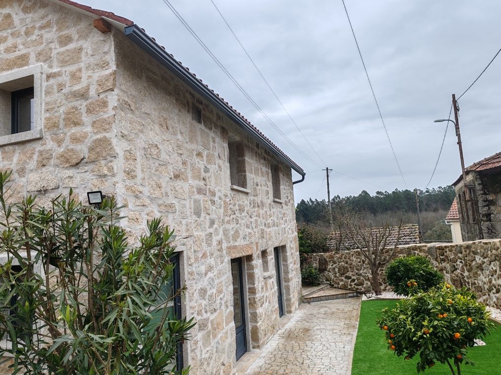 Caleiras, Telhados, Soldador e Serralheiro.