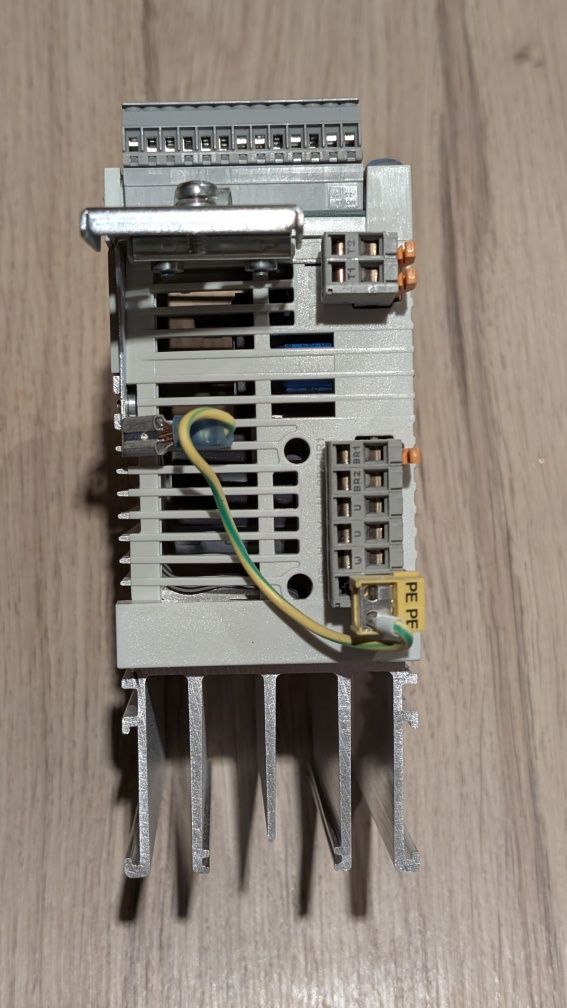 Falownik Lenze E82EV371_2C  8200 Vector