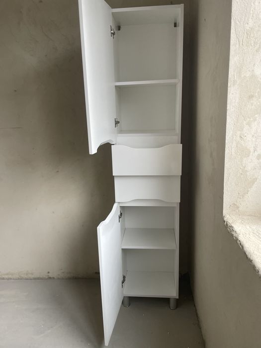 Шкаф, пенал у ванну, комод