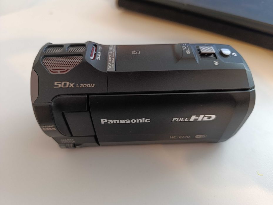 Kamera Panasonic HC-V770 + statyw + torba FULL HD