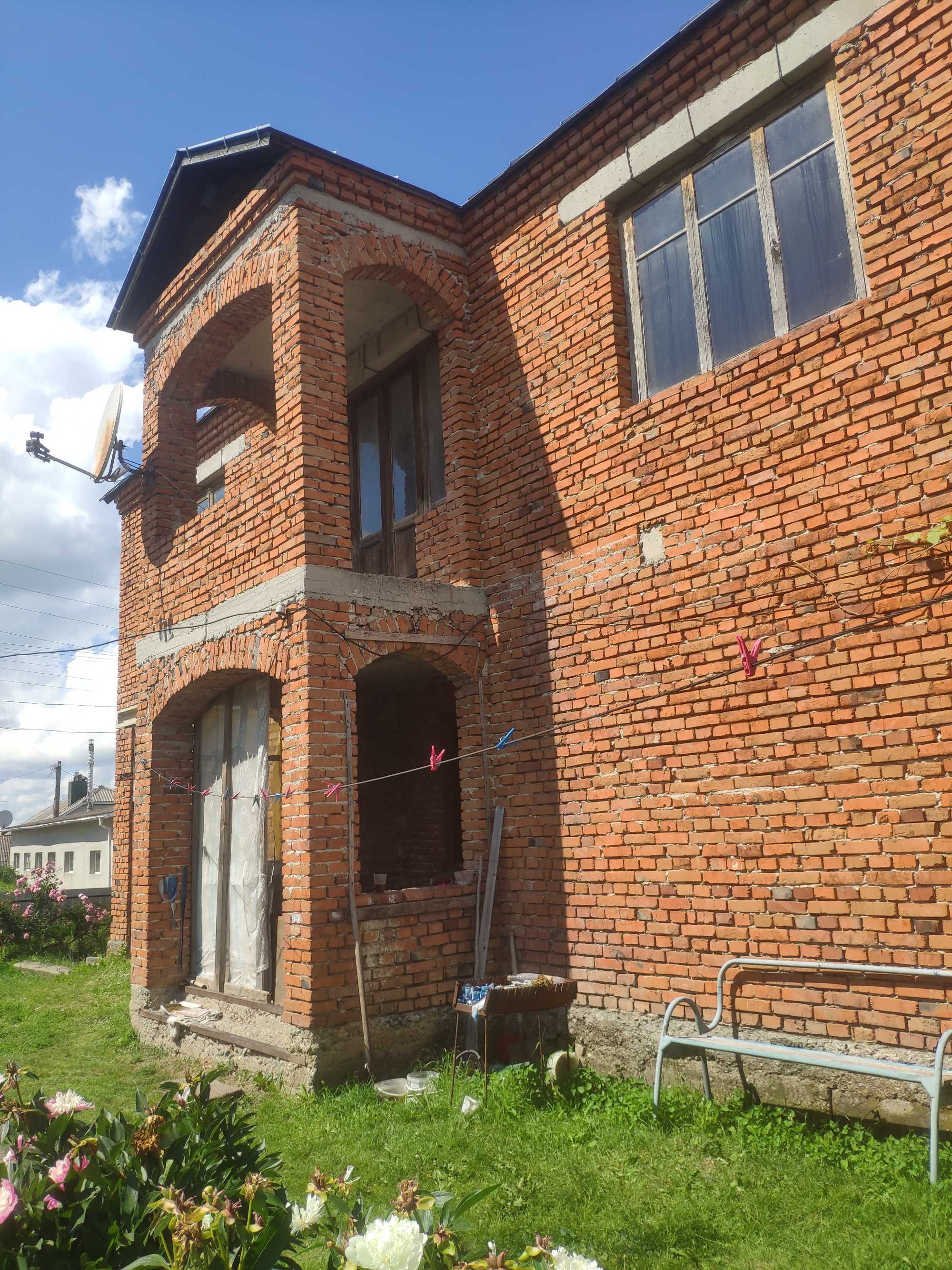 Продається 2х поверховий будинок