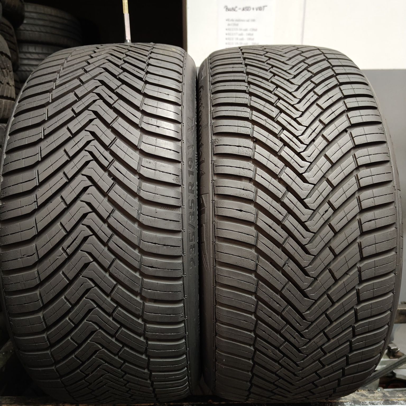 235/35/19 XL Sprzedam parę opon całorocznych Continental
