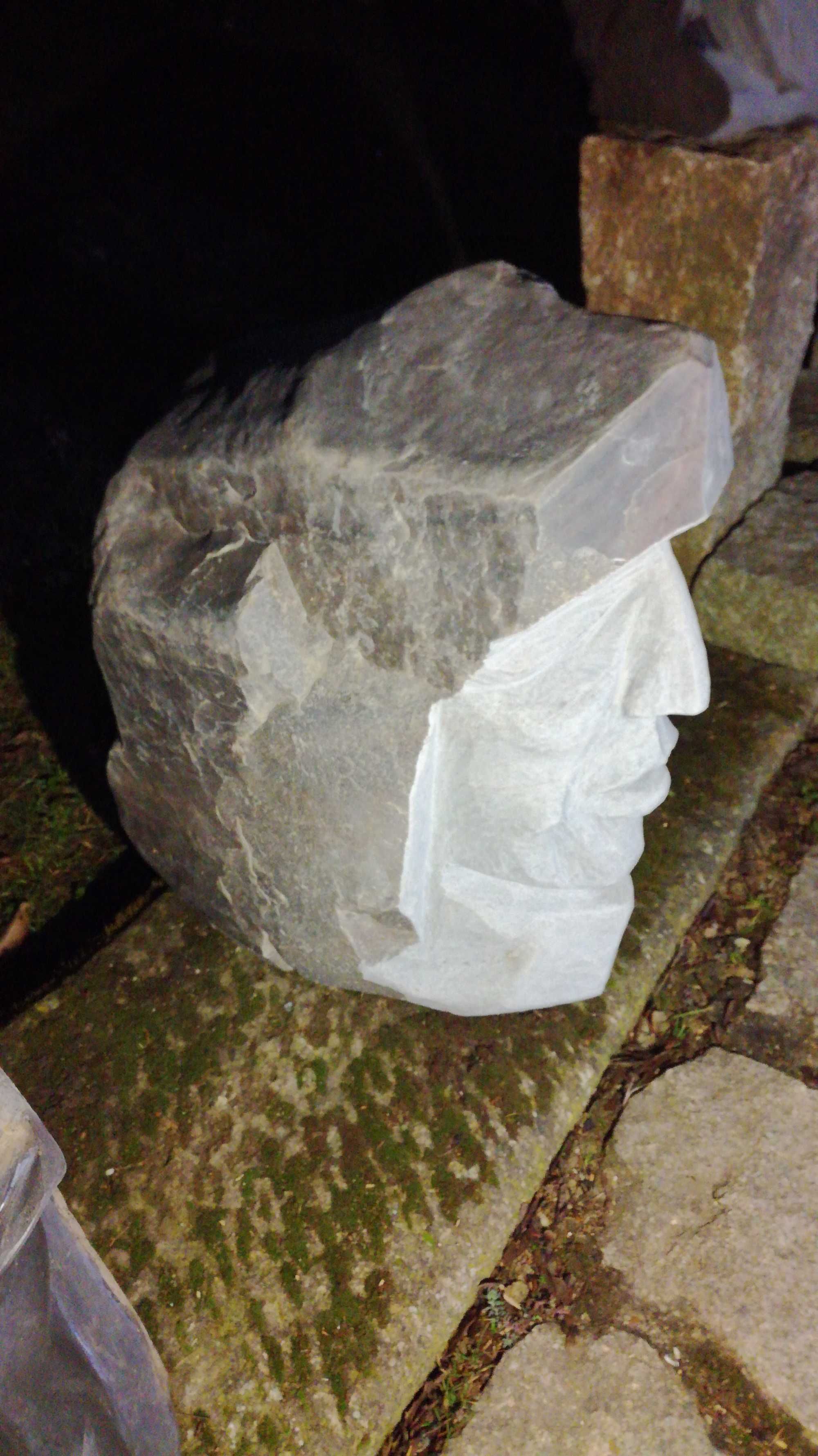 Rzeźba w kamieniu -chalcedon waga -ok 100 kg