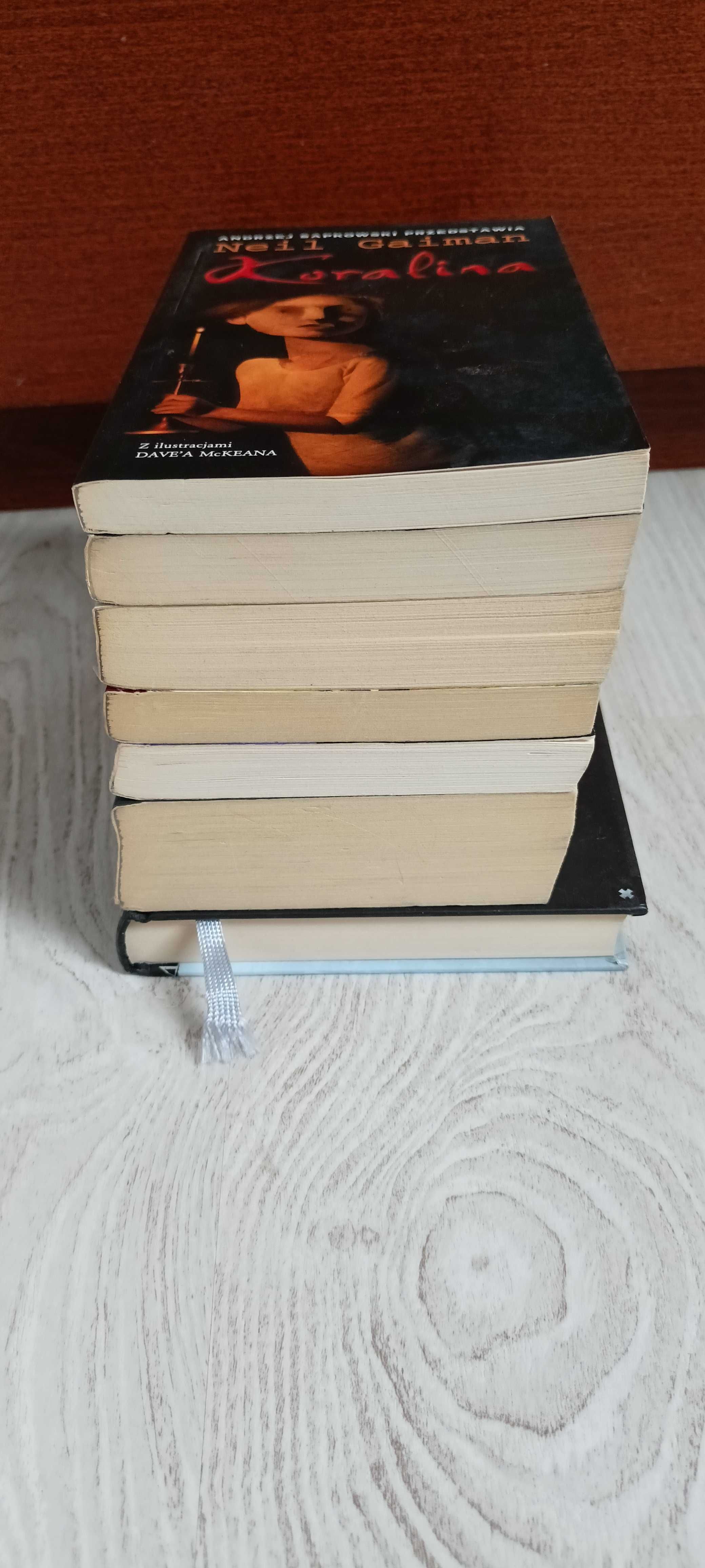 7x Neil Gaiman Koralina M jak magia Gwiezdny pył Amerykańscy bogowie