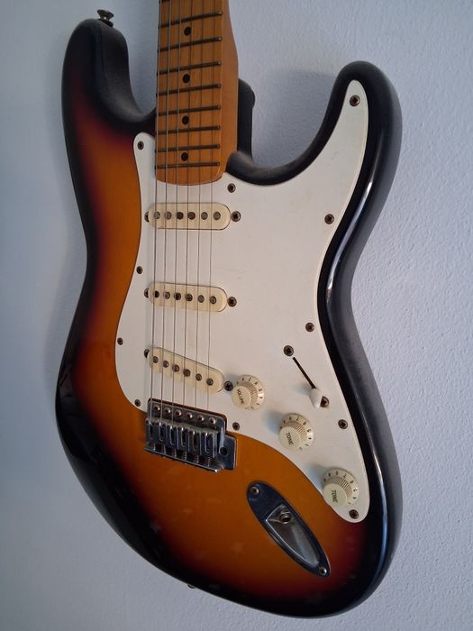 Guitarra stratocaster