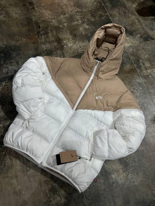 Пуховик Nike Storm-Fit білий з бежевим