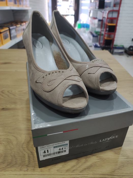 Продам жіночі туфлі