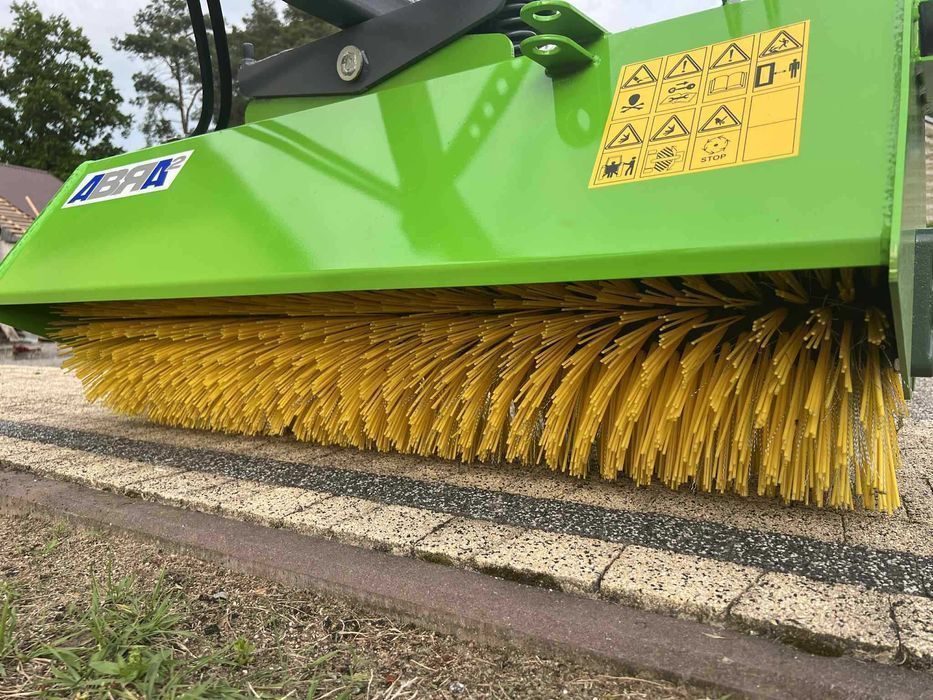 Zamiatarka do ciągnika na tuz/ wózka widłowego/ euroramkę transport