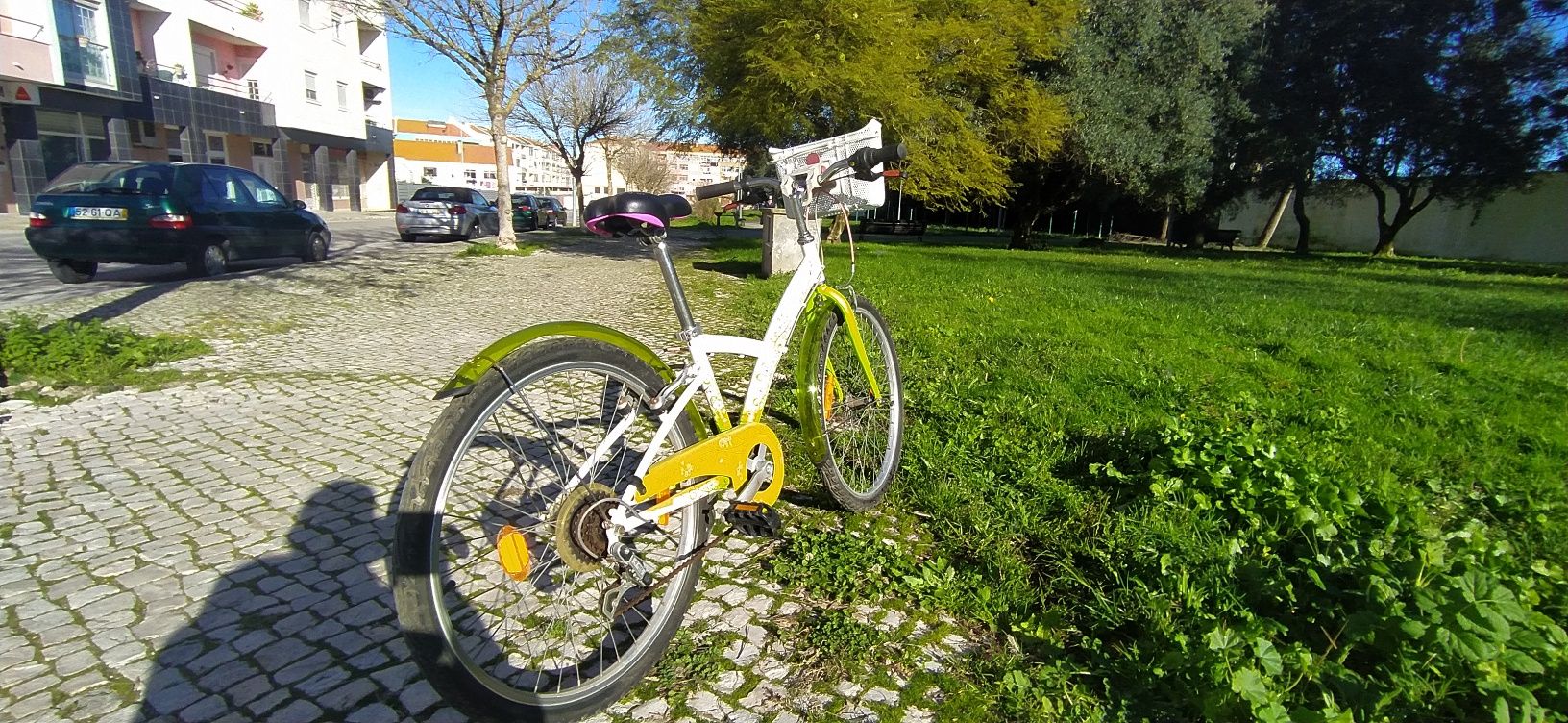 Bicicleta Criança menina roda 24 com cesto e mudanças descanço