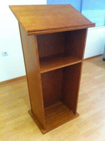 Púlpito com rodas com 1 prateleira na frente em melamina cinza e azul