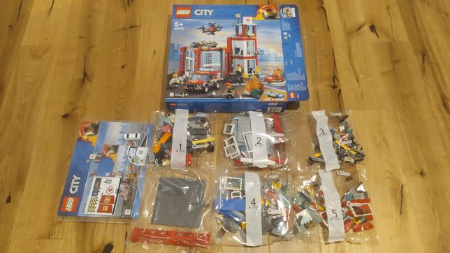 LEGO City 60215 - Remiza strażacka, Strażacy, Straż Pożarna