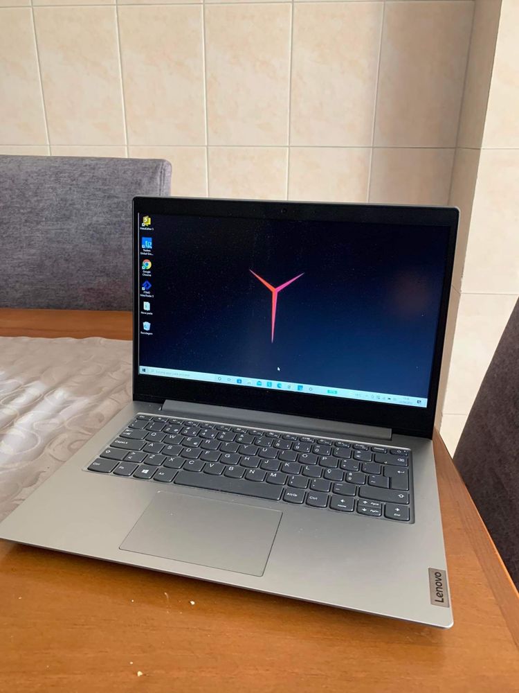 Lenovo IdeaPad 4/64 com carregador e rato