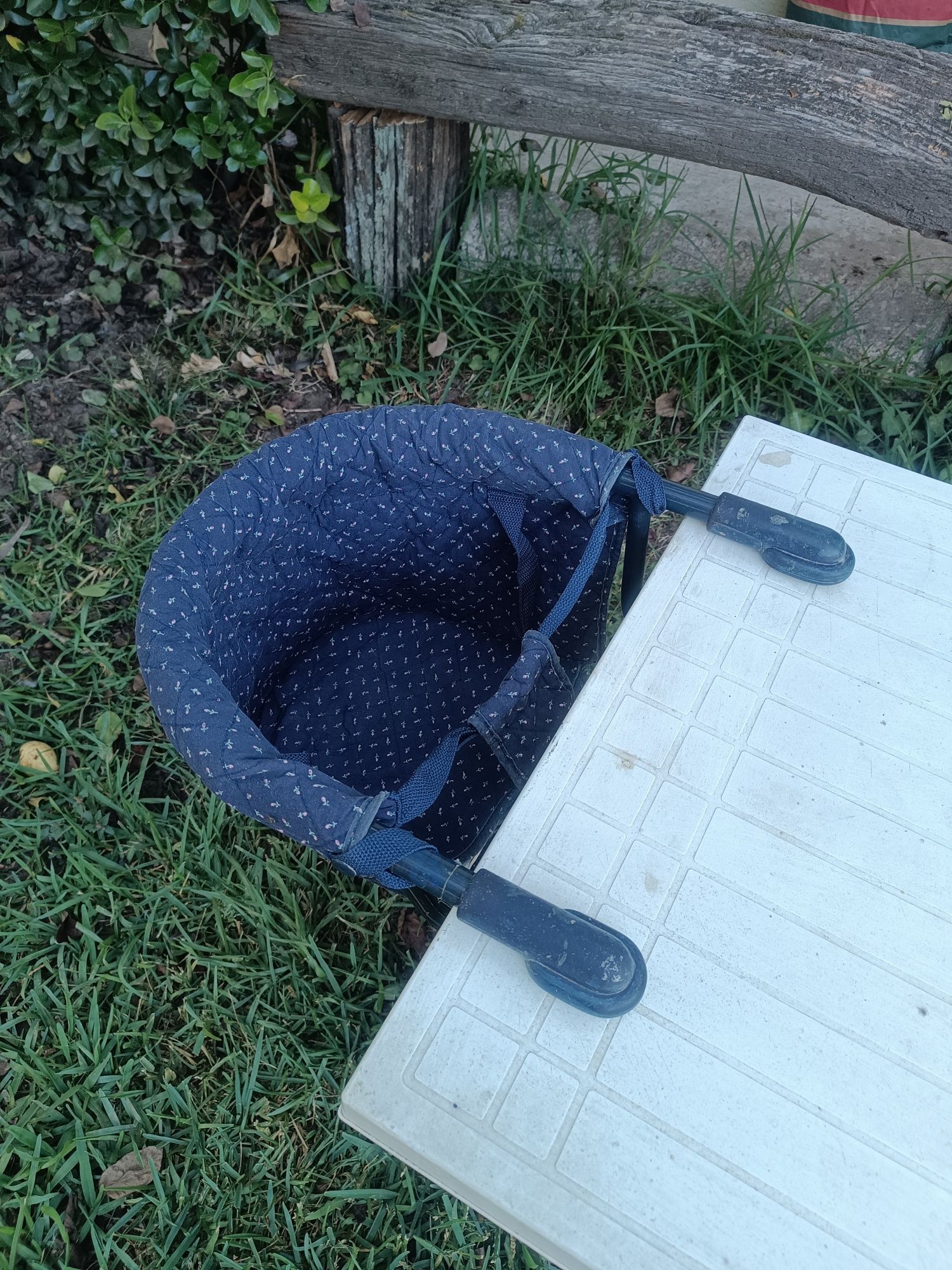 Cadeirinha de mesa para bebé
