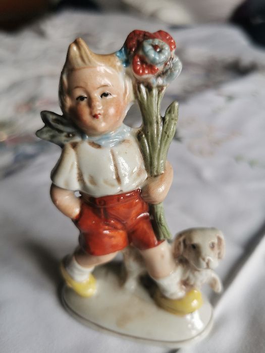 figurka chłopca z psem porcelana numerowana Anglia