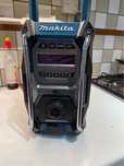 Makita radio mr003g