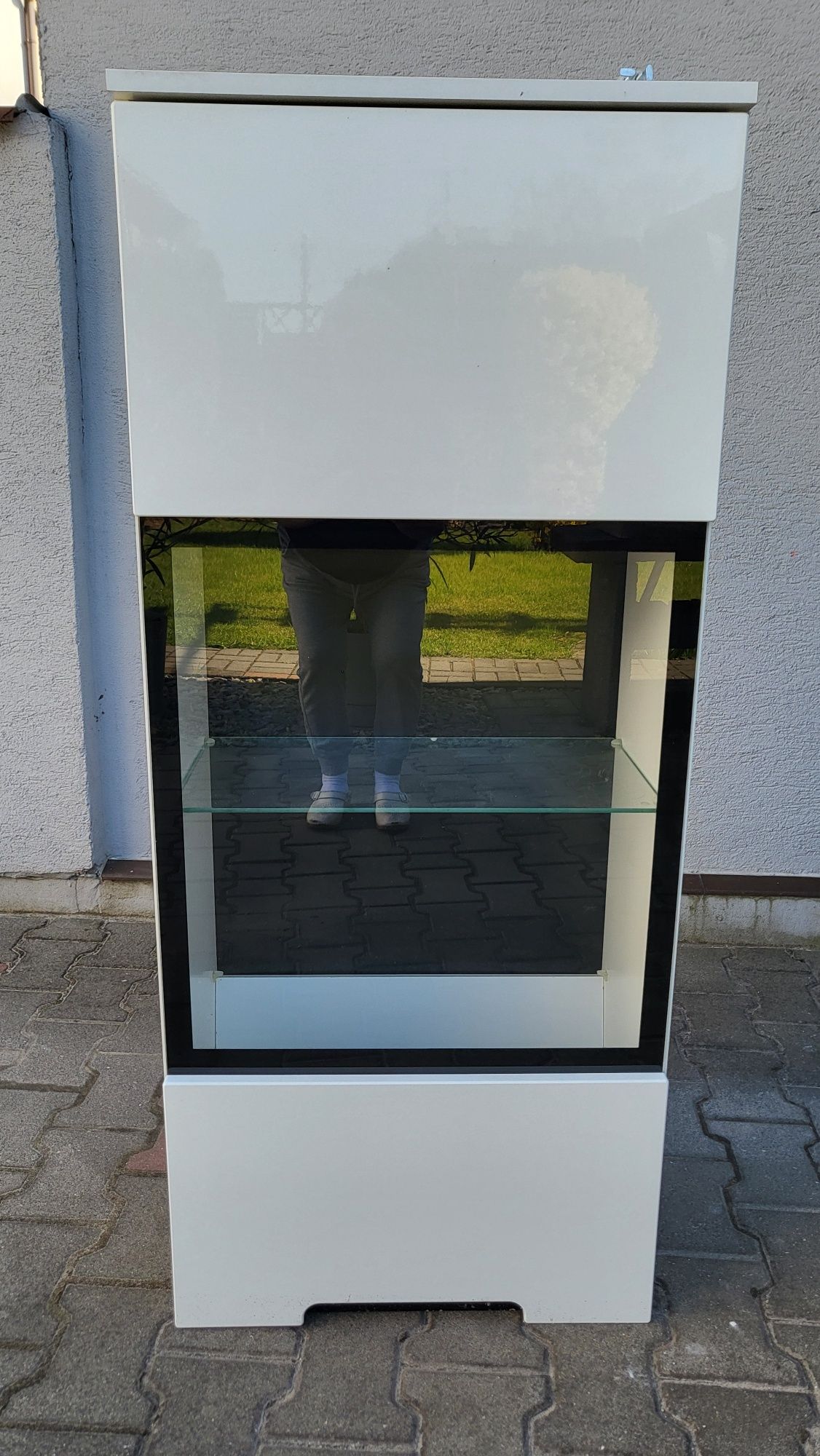 Szafka pod telewizor i biała do pokoju