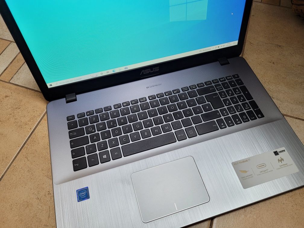 Laptop Asus Vivobook 17 - Intel / 8gb ram / dysk 1000gb / Nowa bateria