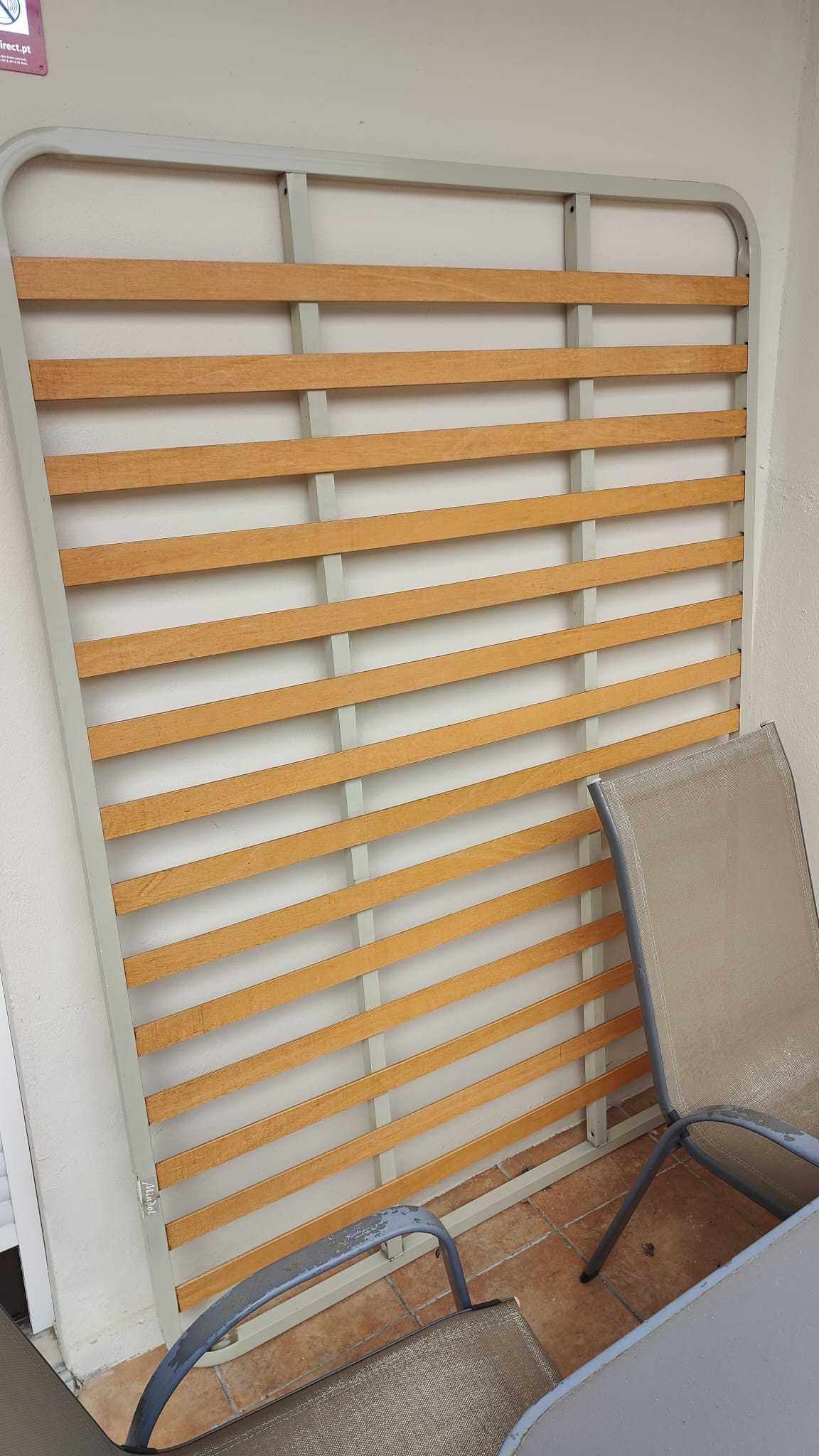 Estrado de Cama em Bom Estado