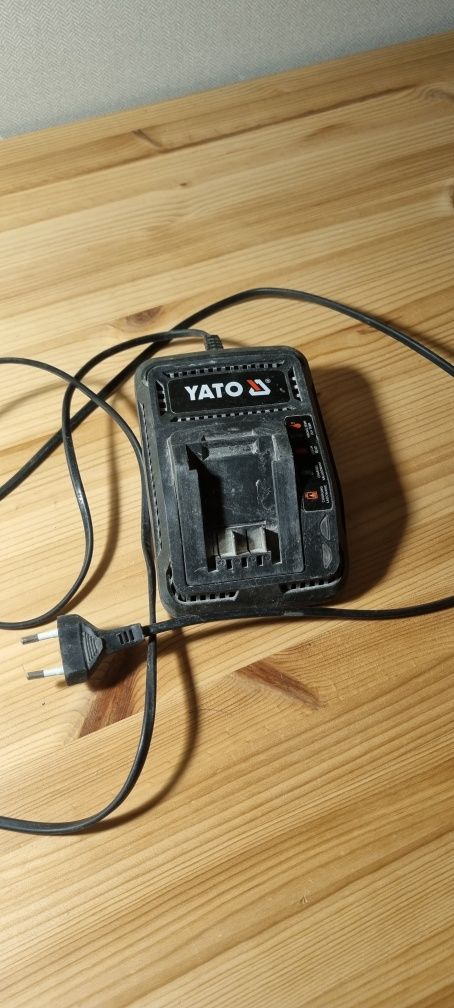 Ładowarka akumulatorowa Yato