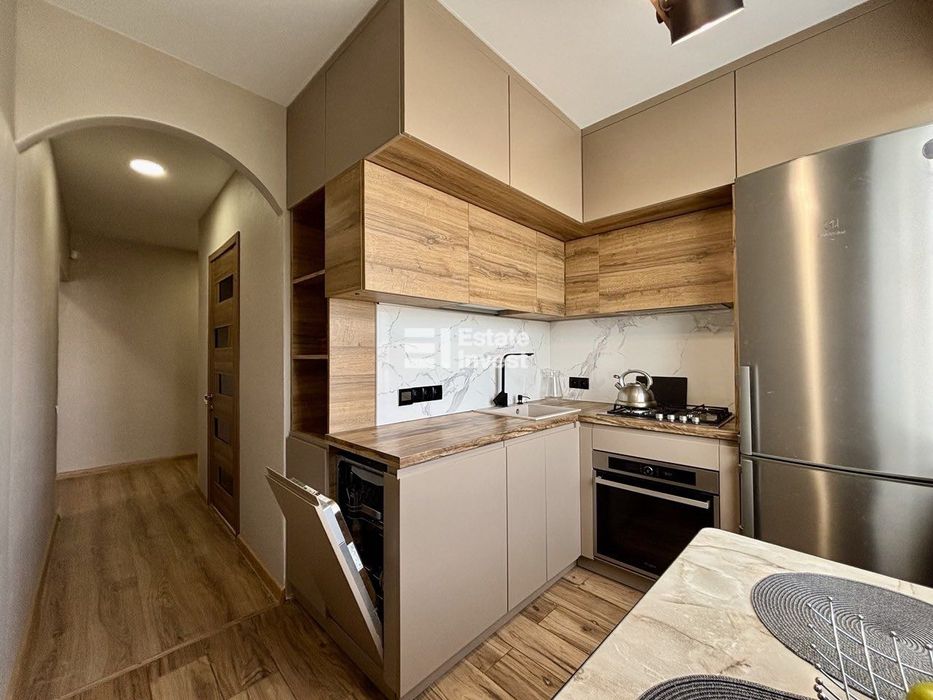 У продажу 4 кімн.кв.за адресою вул. Амосова,13.